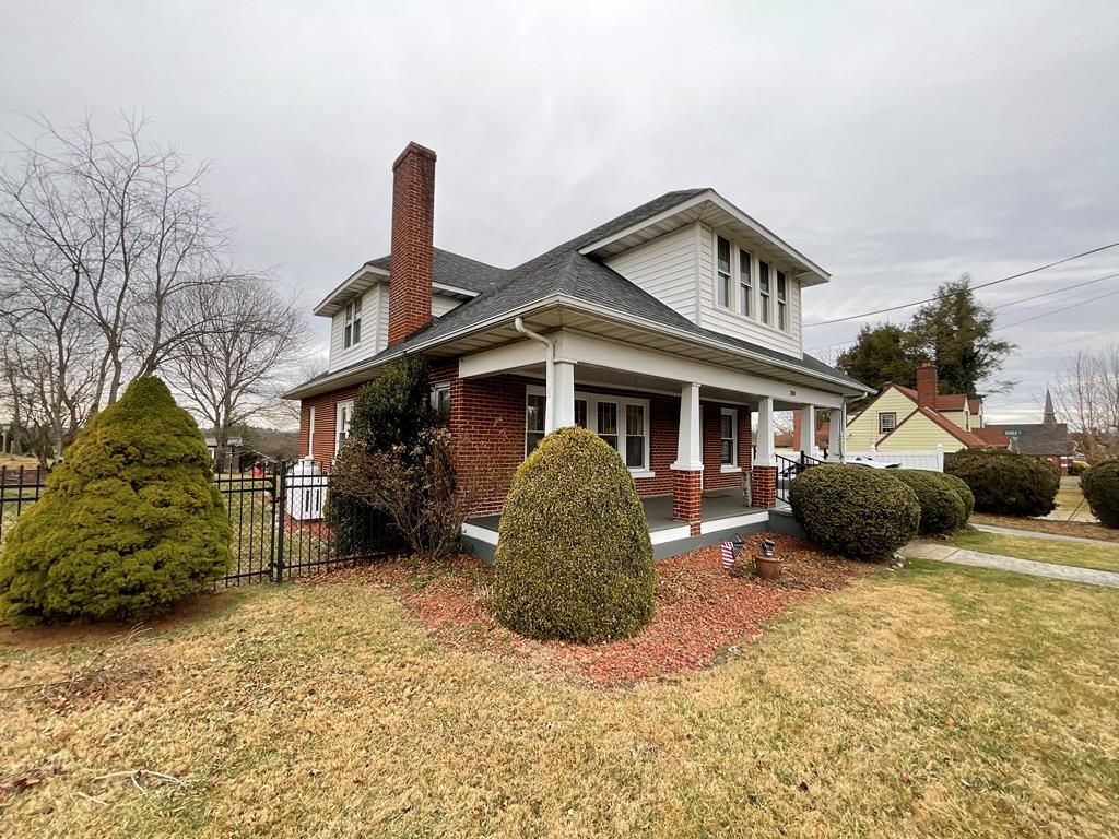 Photo of 208 S Main St, Hillsville, VA 24343 (MLS # 104588)