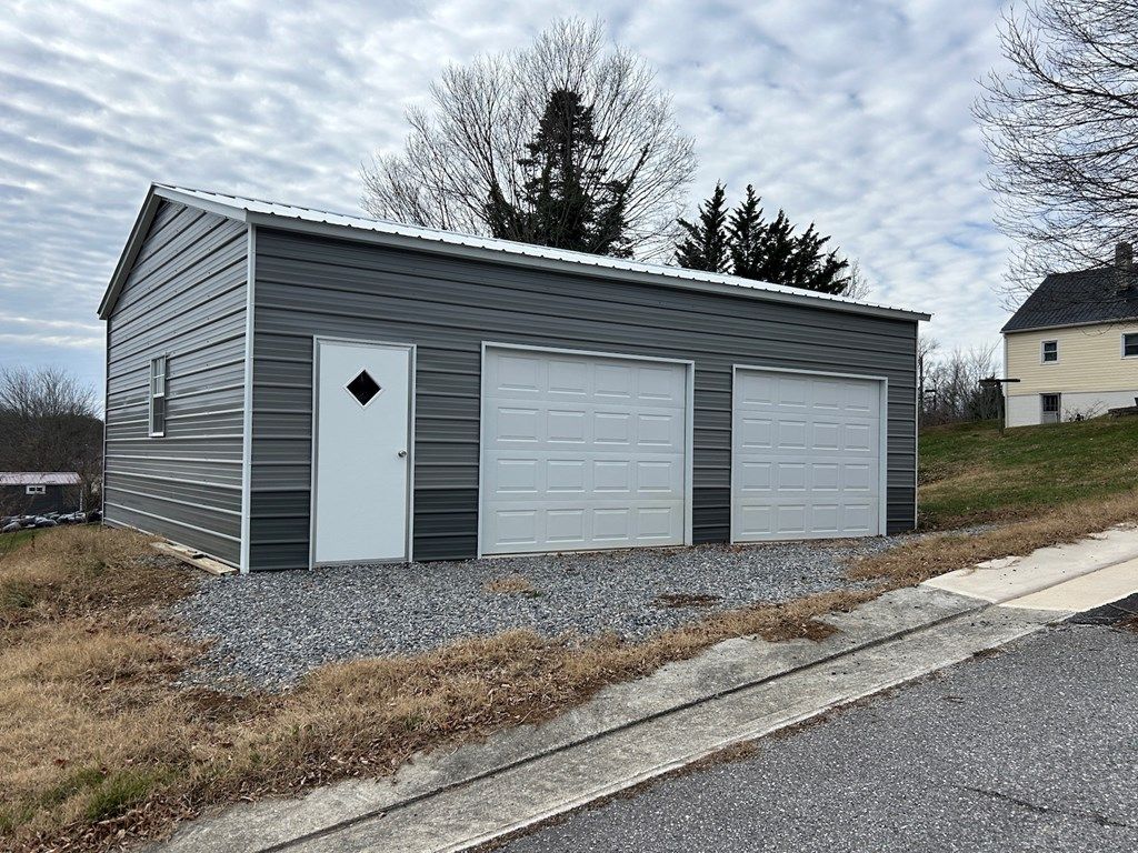 Photo of 290 Valley St, Wytheville, VA 24382 (MLS # 104304)