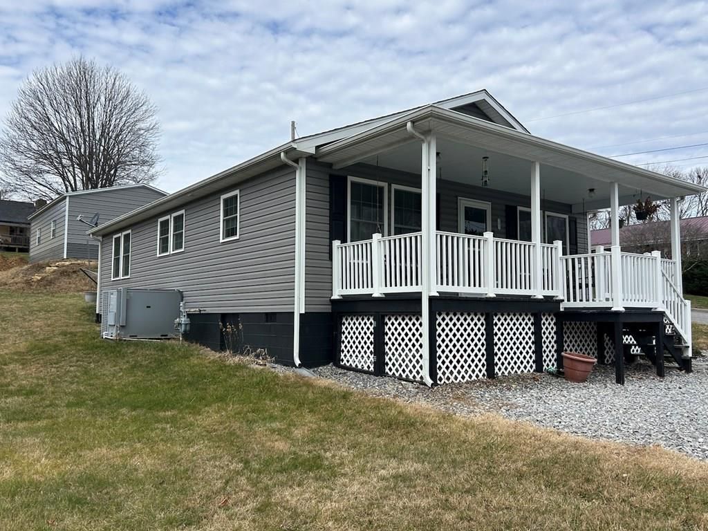 Photo of 290 Valley St, Wytheville, VA 24382 (MLS # 104304)