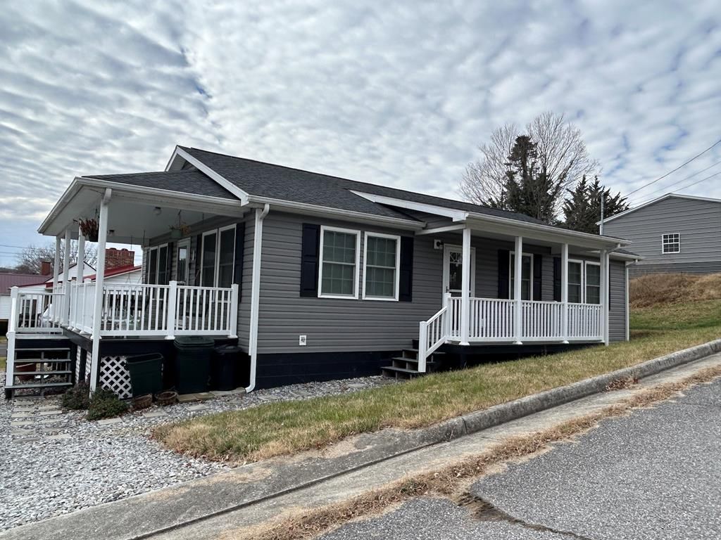 Photo of 290 Valley St, Wytheville, VA 24382 (MLS # 104304)