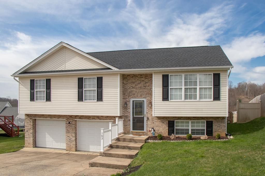 Photo of 103 Lauren Drive, Bristol, VA 24202 (MLS # 109267)