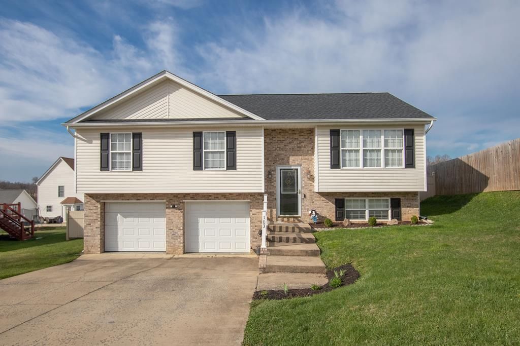 Photo of 103 Lauren Drive, Bristol, VA 24202 (MLS # 109267)