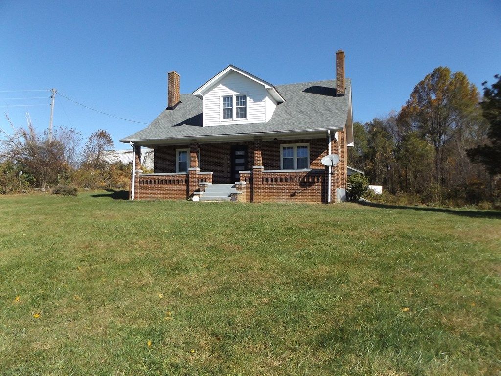 Photo of 6671 Snake Creek Rd, Hillsville, VA 24343 (MLS # 103851)