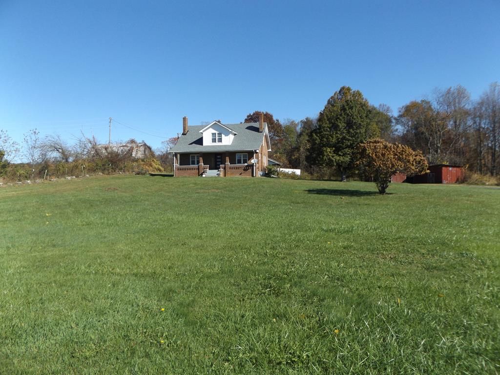Photo of 6671 Snake Creek Rd, Hillsville, VA 24343 (MLS # 103851)