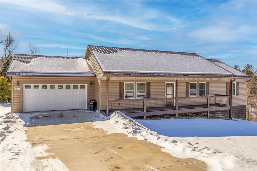 Photo of 101 Heritage Ln, Galax, VA 24333 (MLS # 105795)