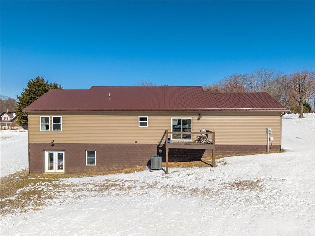 Photo of 101 Heritage Ln, Galax, VA 24333 (MLS # 105795)