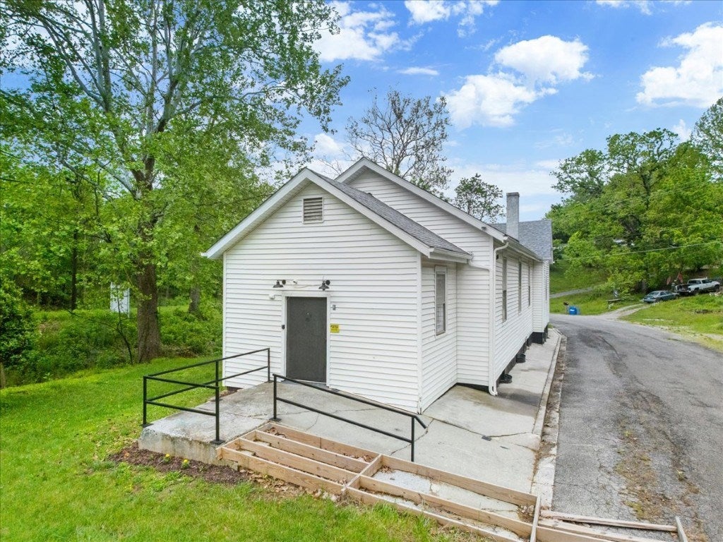 1977 Alum Spring Road