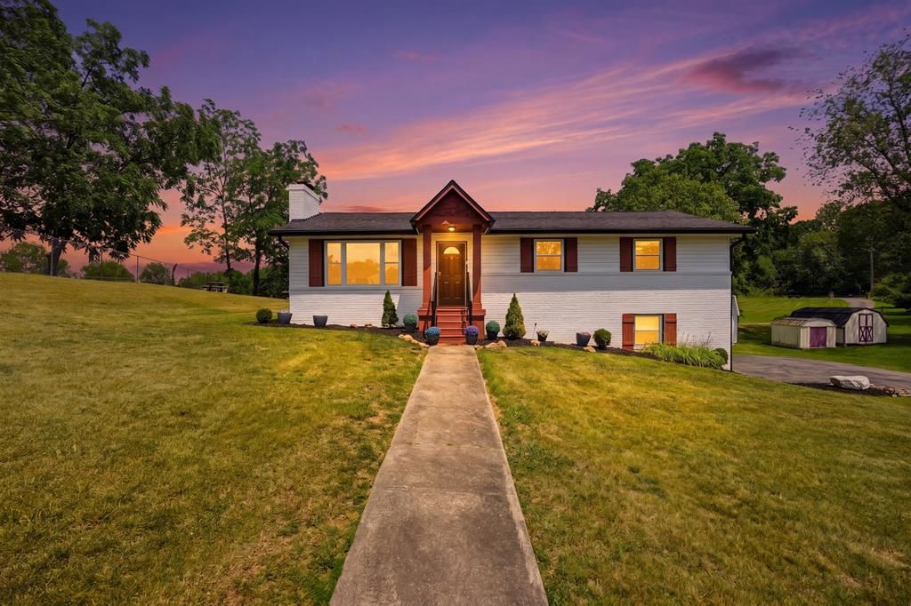 Photo of 537 Mosswood Lane, Bristol, VA 24201 (MLS # 110254)