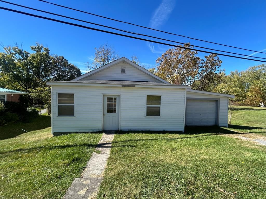 Photo of 379 Freedom Avenue, Tazewell, VA 24651 (MLS # 103786)