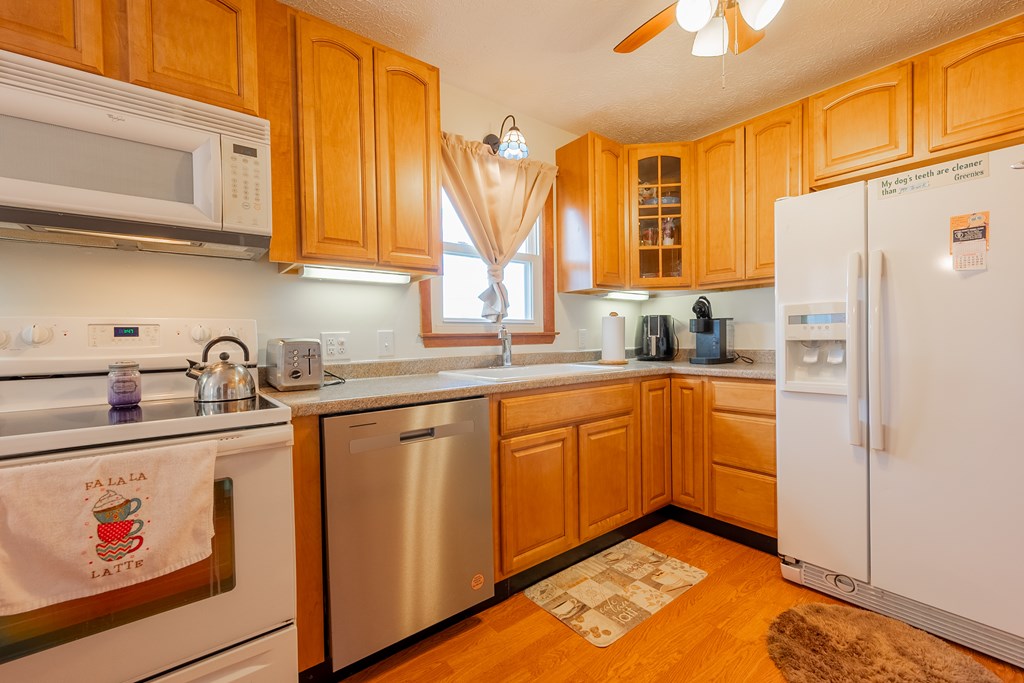 Rural Retreat, Virginia 24368, United States, 3 Bedrooms Bedrooms, ,2 BathroomsBathrooms,Residential,Active,22929