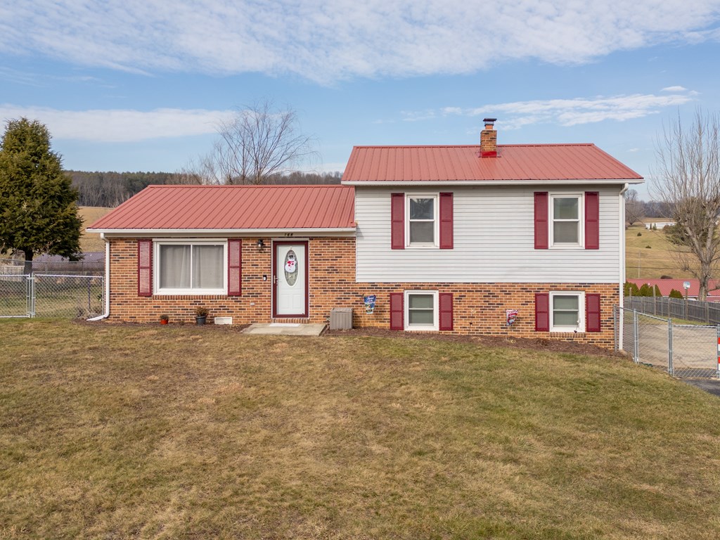 Rural Retreat, Virginia 24368, United States, 3 Bedrooms Bedrooms, ,2 BathroomsBathrooms,Residential,Active,22929