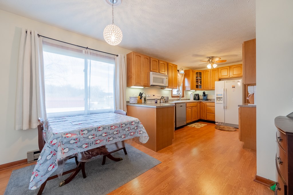 Rural Retreat, Virginia 24368, United States, 3 Bedrooms Bedrooms, ,2 BathroomsBathrooms,Residential,Active,22929