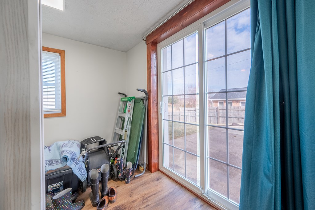 Rural Retreat, Virginia 24368, United States, 3 Bedrooms Bedrooms, ,2 BathroomsBathrooms,Residential,Active,22929