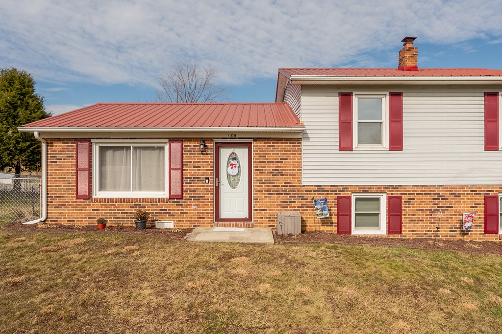 Rural Retreat, Virginia 24368, United States, 3 Bedrooms Bedrooms, ,2 BathroomsBathrooms,Residential,Active,22929