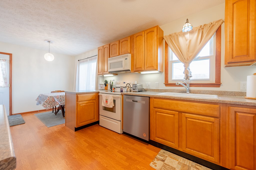 Rural Retreat, Virginia 24368, United States, 3 Bedrooms Bedrooms, ,2 BathroomsBathrooms,Residential,Active,22929