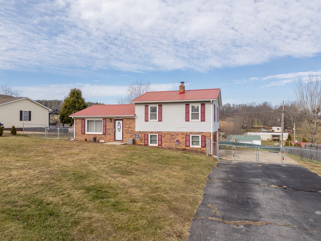 Rural Retreat, Virginia 24368, United States, 3 Bedrooms Bedrooms, ,2 BathroomsBathrooms,Residential,Active,22929