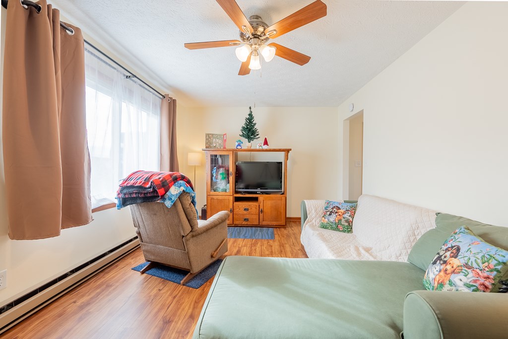 Rural Retreat, Virginia 24368, United States, 3 Bedrooms Bedrooms, ,2 BathroomsBathrooms,Residential,Active,22929