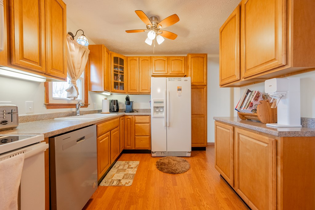 Rural Retreat, Virginia 24368, United States, 3 Bedrooms Bedrooms, ,2 BathroomsBathrooms,Residential,Active,22929