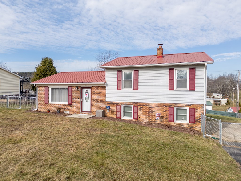 Rural Retreat, Virginia 24368, United States, 3 Bedrooms Bedrooms, ,2 BathroomsBathrooms,Residential,Active,22929