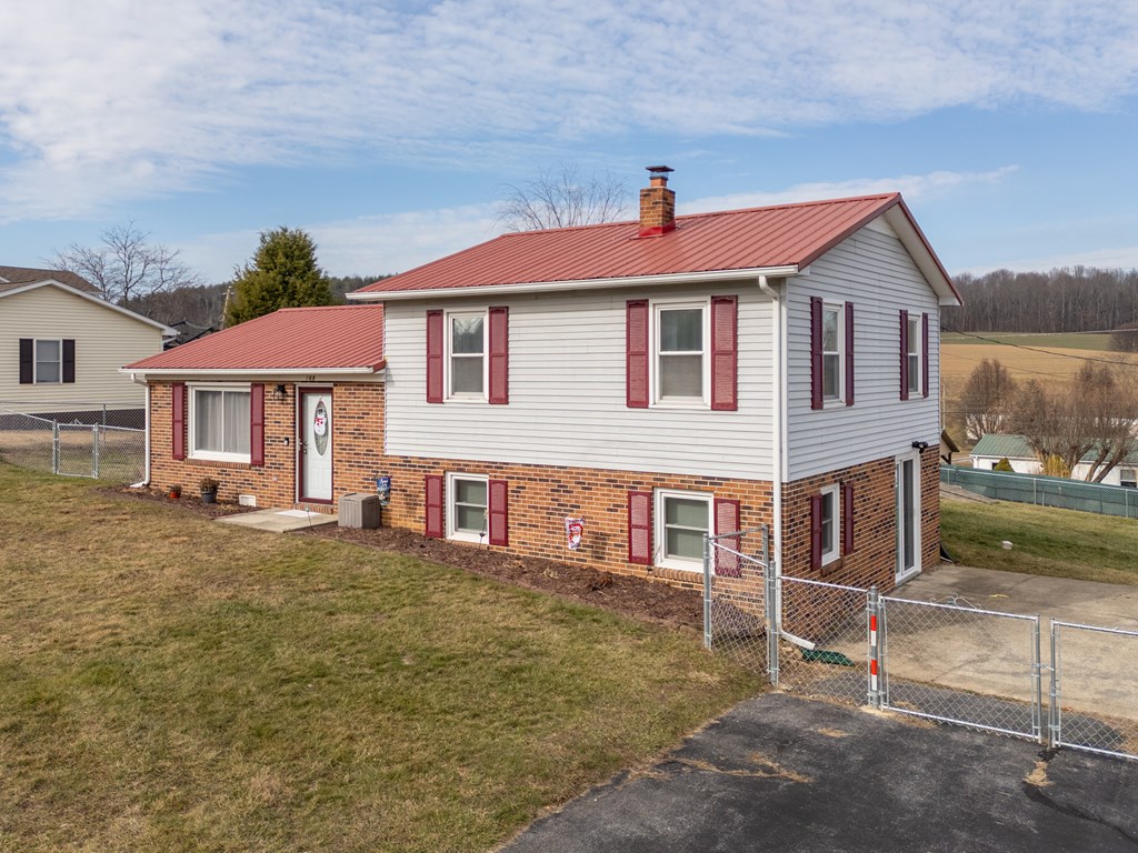 Rural Retreat, Virginia 24368, United States, 3 Bedrooms Bedrooms, ,2 BathroomsBathrooms,Residential,Active,22929