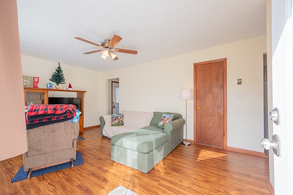 Rural Retreat, Virginia 24368, United States, 3 Bedrooms Bedrooms, ,2 BathroomsBathrooms,Residential,Active,22929