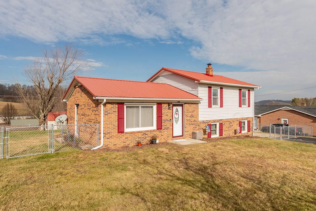 Rural Retreat, Virginia 24368, United States, 3 Bedrooms Bedrooms, ,2 BathroomsBathrooms,Residential,Active,22929