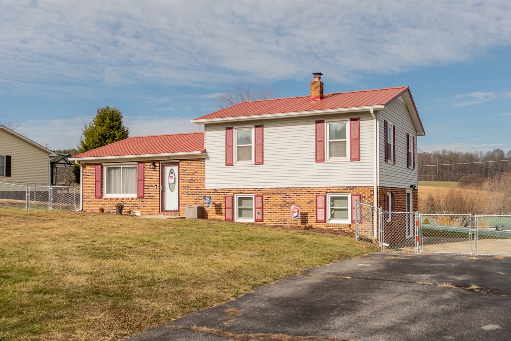 Rural Retreat, Virginia 24368, United States, 3 Bedrooms Bedrooms, ,2 BathroomsBathrooms,Residential,Active,22929