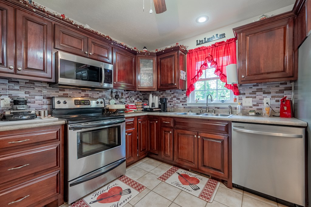 Woodlawn, Virginia 24381, United States, 3 Bedrooms Bedrooms, ,2 BathroomsBathrooms,Residential,Active,161883