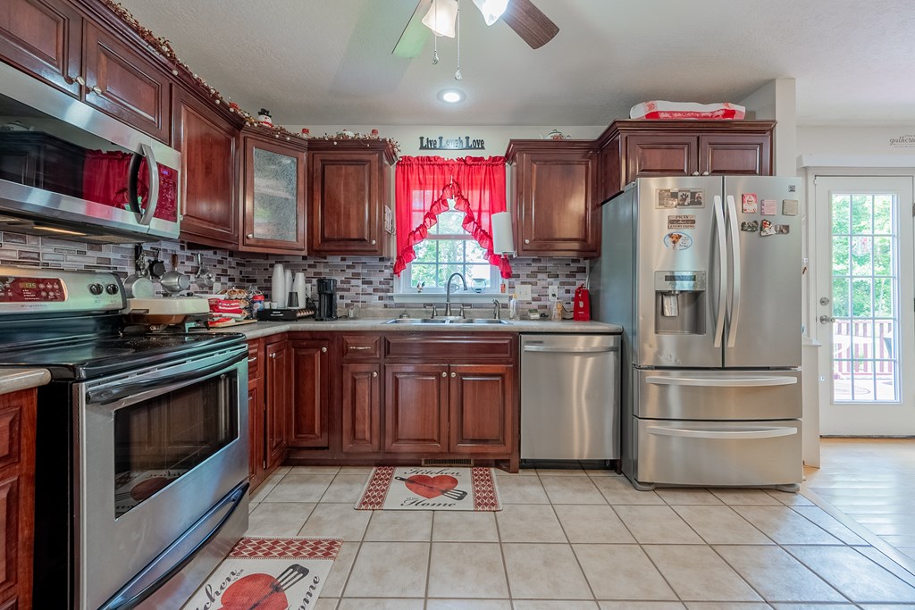 Woodlawn, Virginia 24381, United States, 3 Bedrooms Bedrooms, ,2 BathroomsBathrooms,Residential,Active,161883