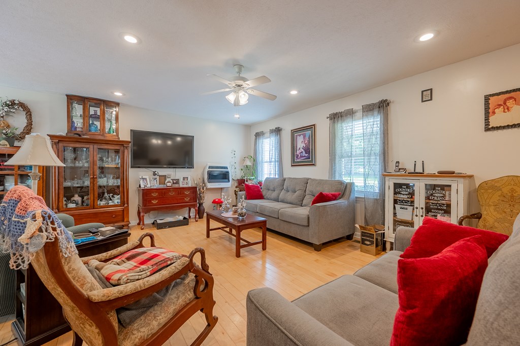 Woodlawn, Virginia 24381, United States, 3 Bedrooms Bedrooms, ,2 BathroomsBathrooms,Residential,Active,161883