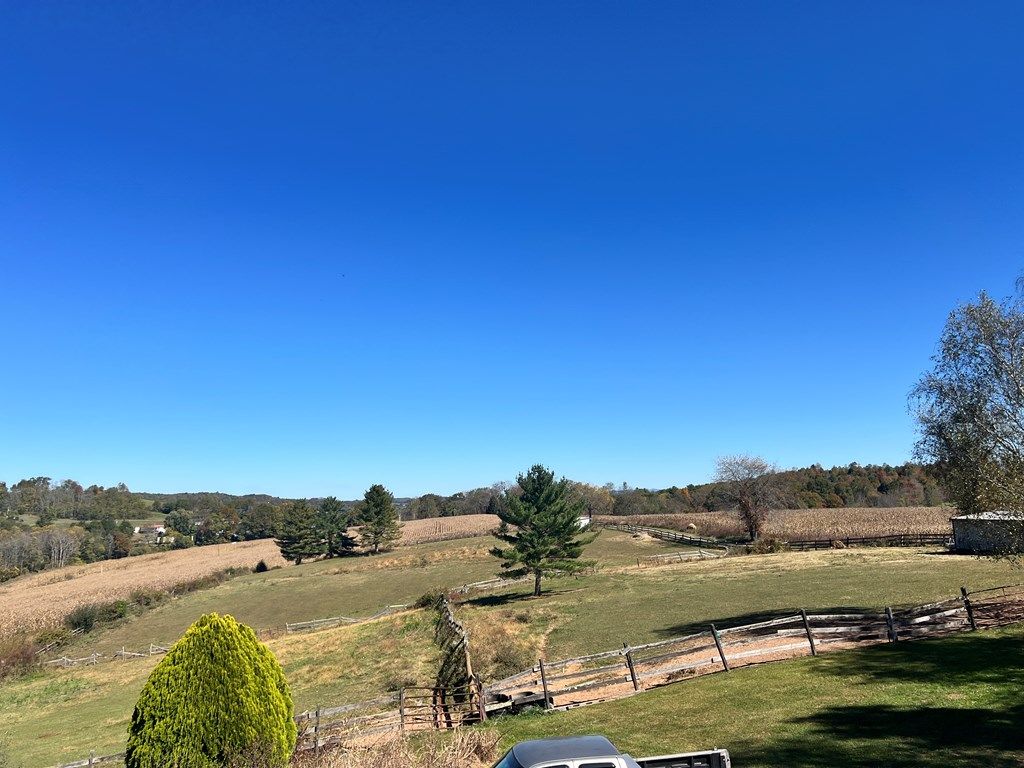 Photo of 2616 Pope Rd, Ivanhoe, VA 24350 (MLS # 104075)