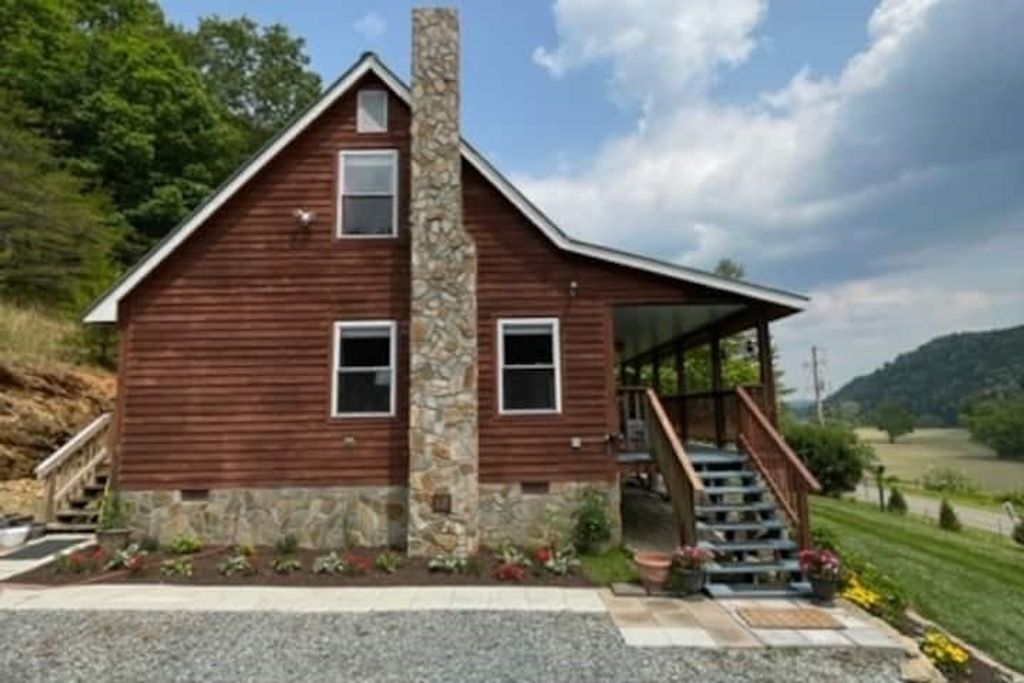 Photo of 7407 Riverside Dr, Fries, VA 24330 (MLS # 103205)