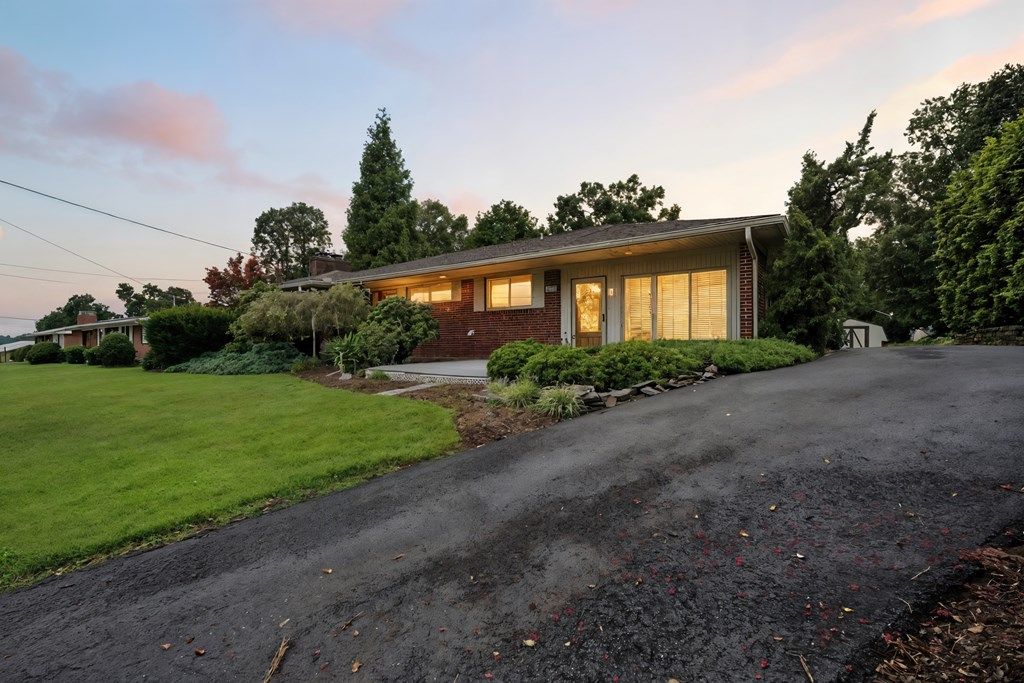 Photo of 250 Pace Drive, Bristol, VA 24201 (MLS # 104073)