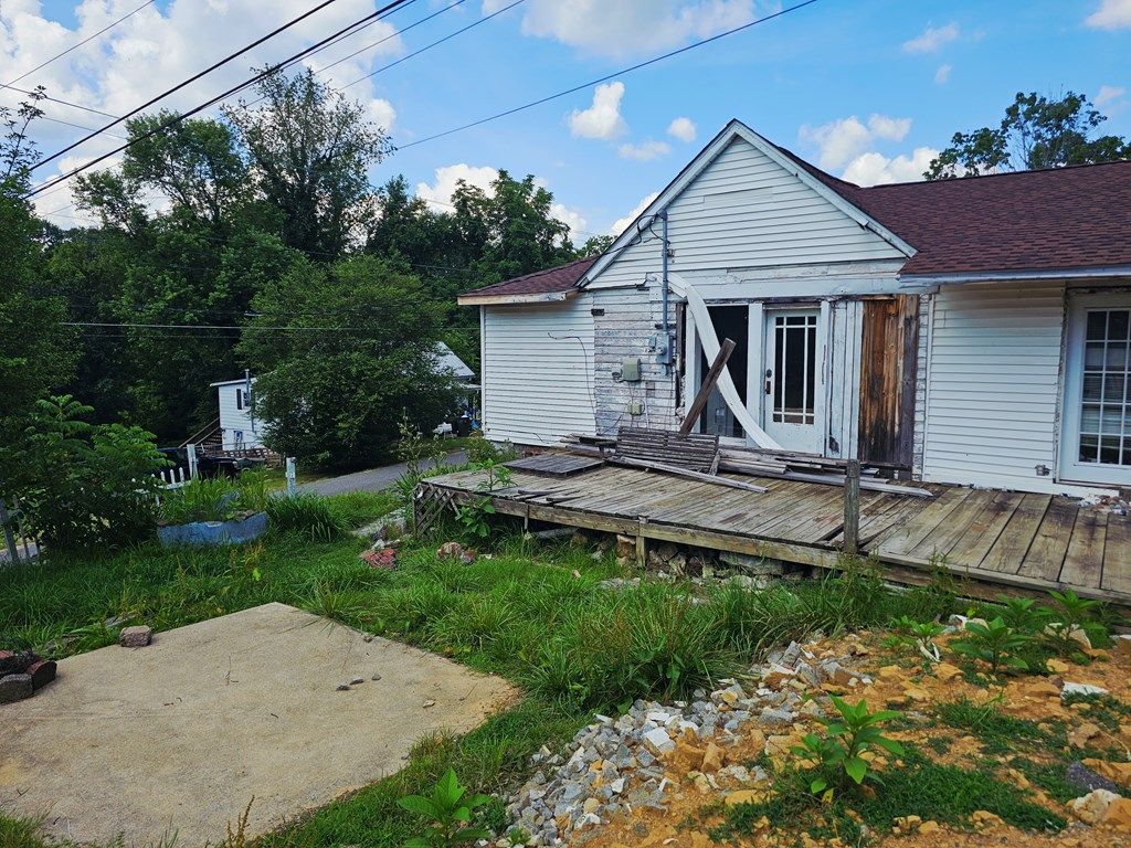 Photo of 509 Norfolk Ave, Bristol, VA 24201 (MLS # 105750)