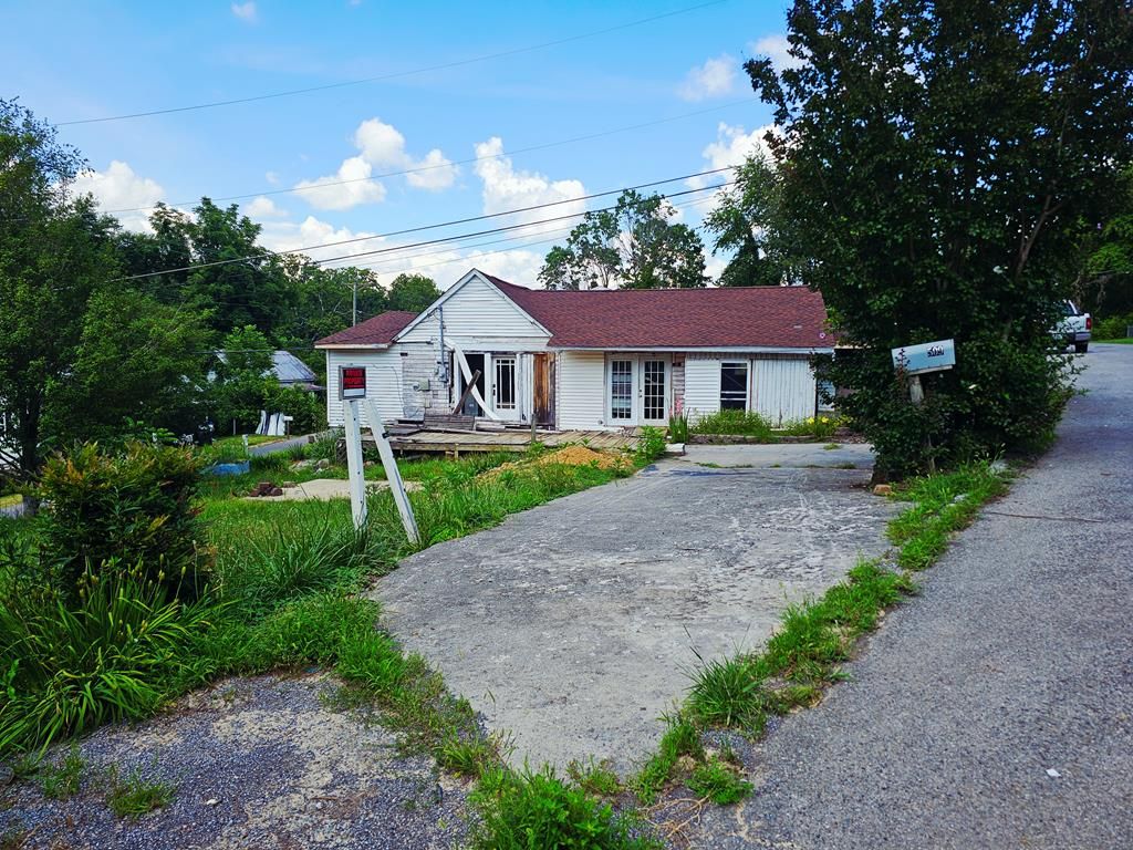 Photo of 509 Norfolk Ave, Bristol, VA 24201 (MLS # 105750)