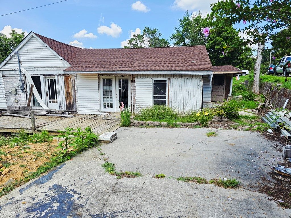 Photo of 509 Norfolk Ave, Bristol, VA 24201 (MLS # 105750)