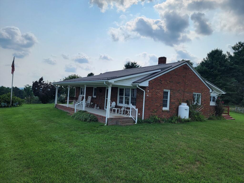 Photo of 76 High Top Ln, Fries, VA 24330 (MLS # 112156)