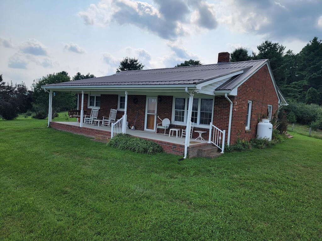 Photo of 76 High Top Ln, Fries, VA 24330 (MLS # 112156)