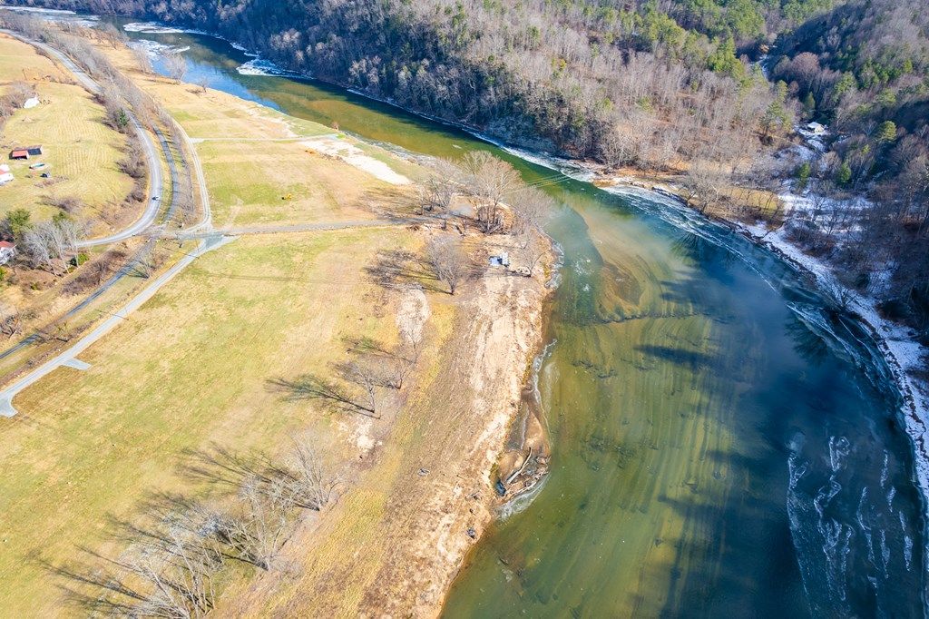 Photo of 130 Ferry Crossing #34, Fries, VA 24330 (MLS # 109978)
