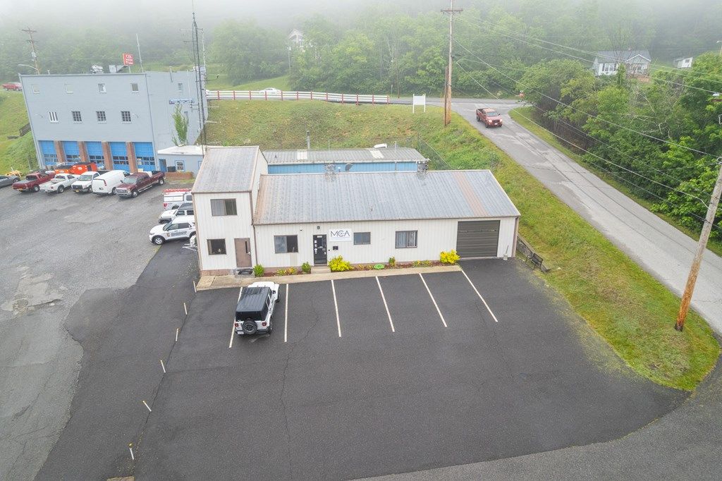 Photo of 1330 W Ridge Street, Wytheville, VA 24382 (MLS # 110290)