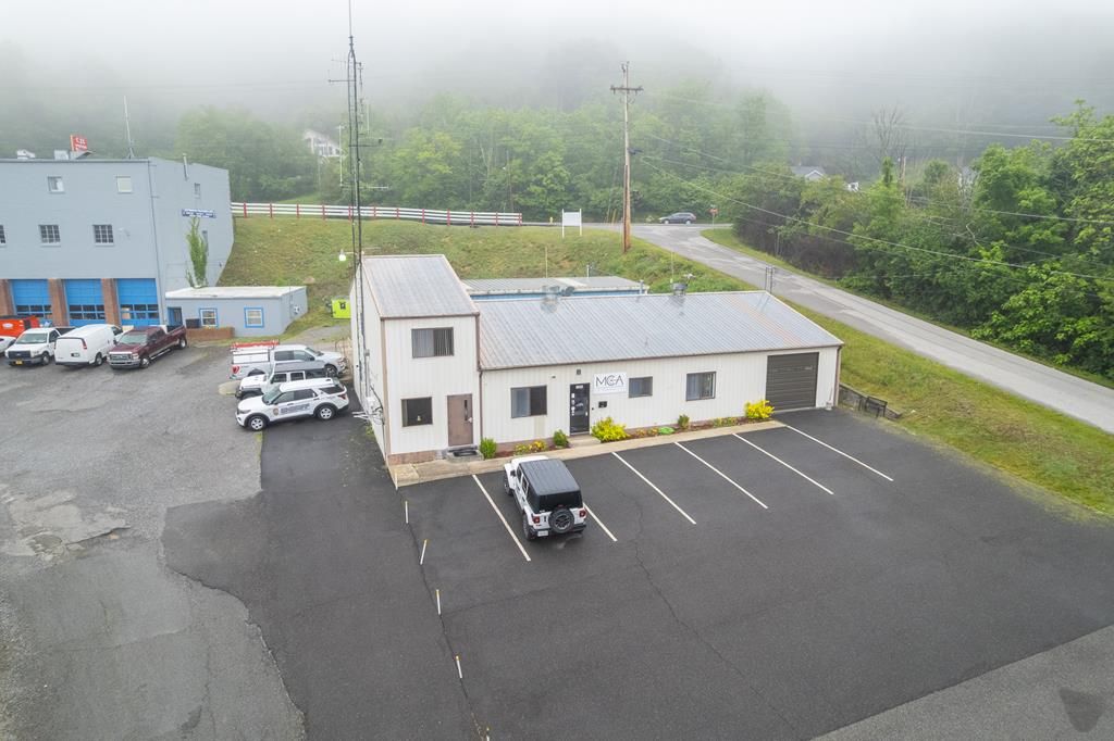 Photo of 1330 W Ridge Street, Wytheville, VA 24382 (MLS # 110290)