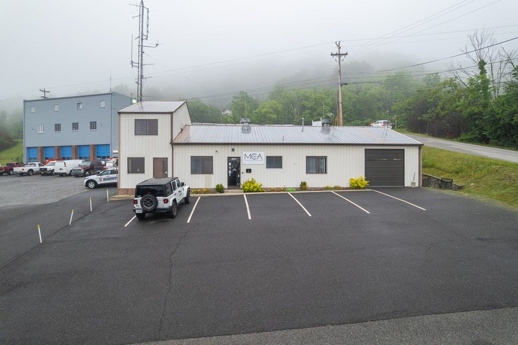 Photo of 1330 W Ridge Street, Wytheville, VA 24382 (MLS # 110290)