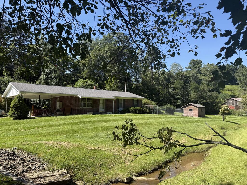 Photo of 917 McGee Rd, Woodlawn, VA 24381 (MLS # 111660)