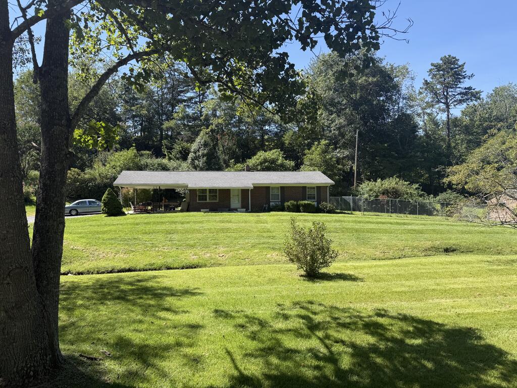 Photo of 917 McGee Rd, Woodlawn, VA 24381 (MLS # 111660)