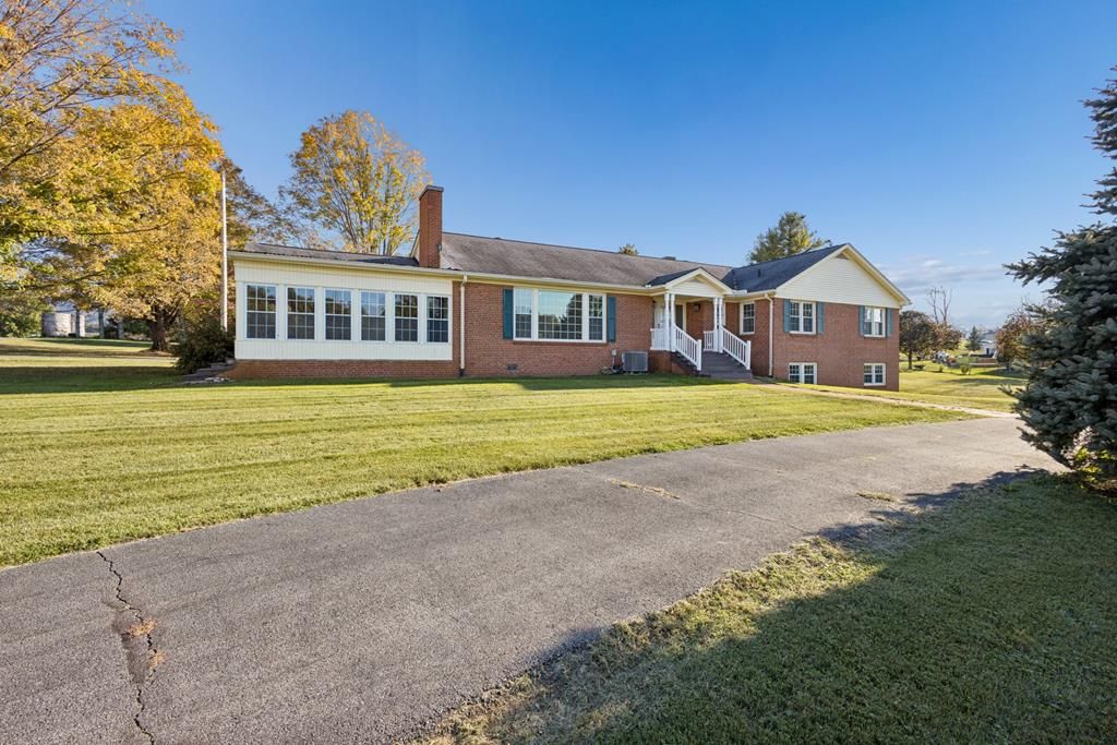 Photo of 21 Dodge St, Lebanon, VA 24266 (MLS # 103805)