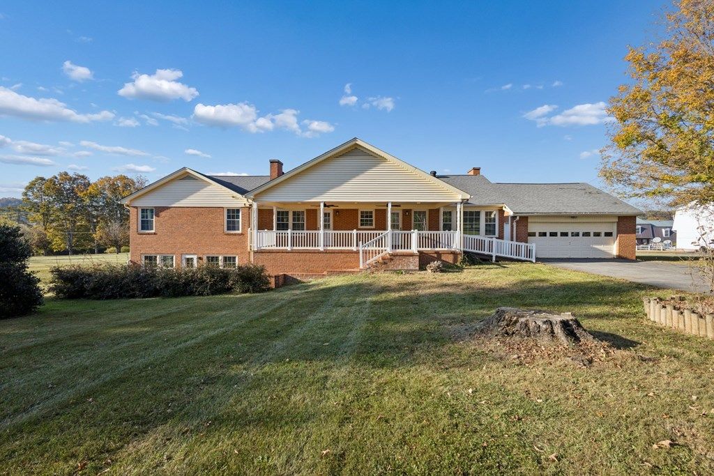 Photo of 21 Dodge St, Lebanon, VA 24266 (MLS # 103805)