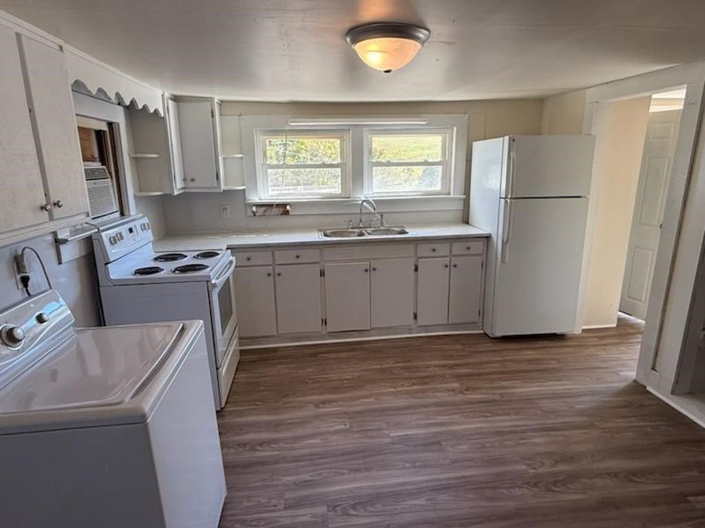 Photo of 113 Split Oak Ln, Galax, VA 24333 (MLS # 103774)