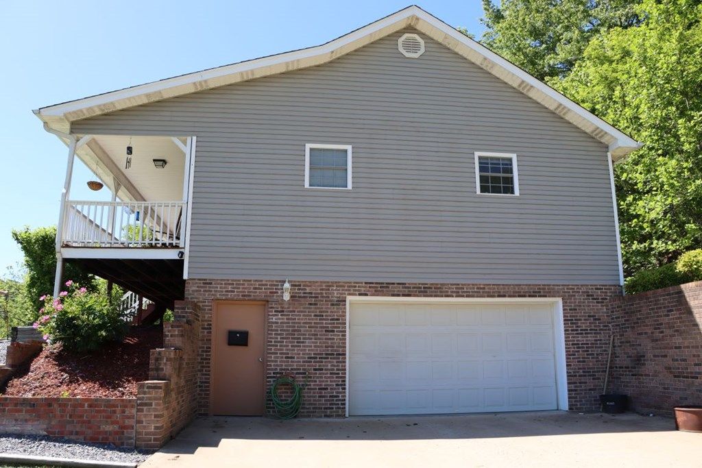 Photo of 21377 Tranbarger Rd, Bristol, VA 24202 (MLS # 110094)