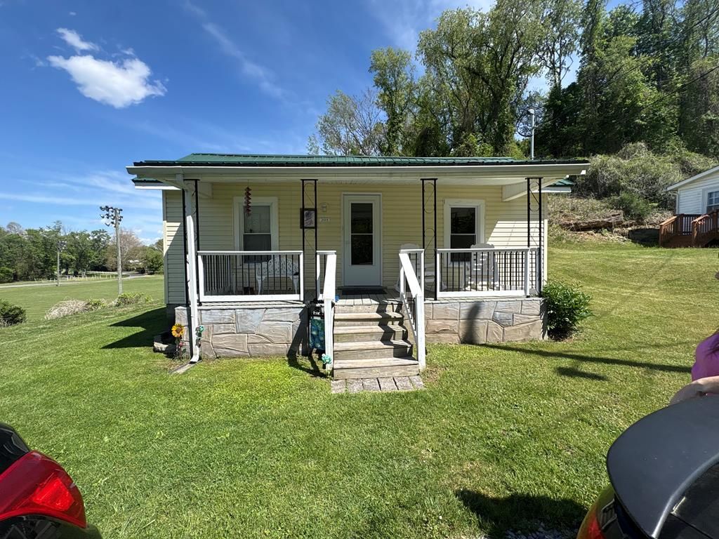 Photo of 205 Birch Street, Pulaski, VA 24301 (MLS # 110329)