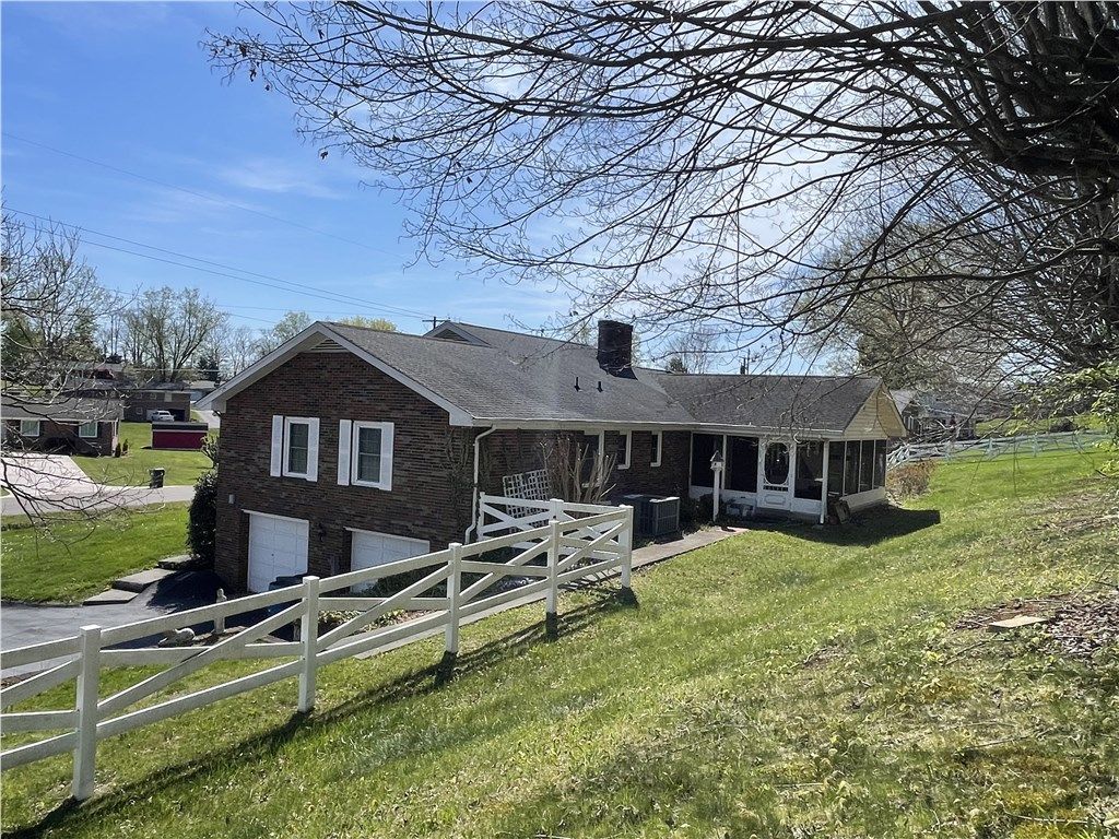 Photo of 328 Lawndale Dr, Bristol, VA 24201 (MLS # 109670)